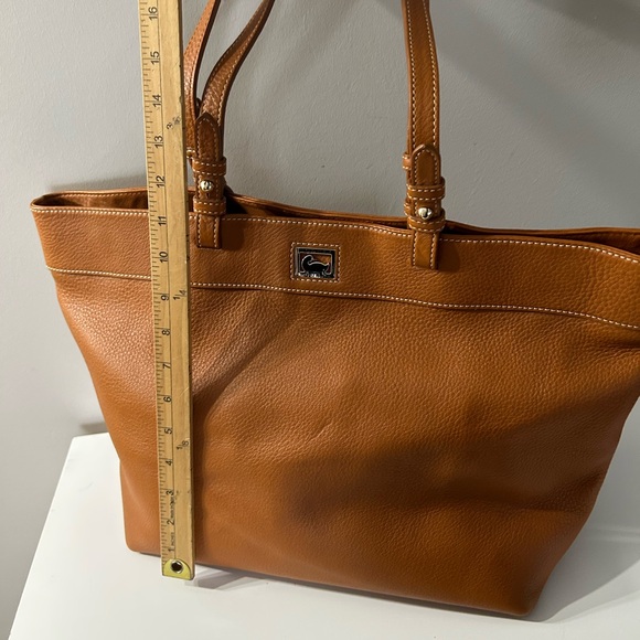 Elegant Tan Leather Tote Bag